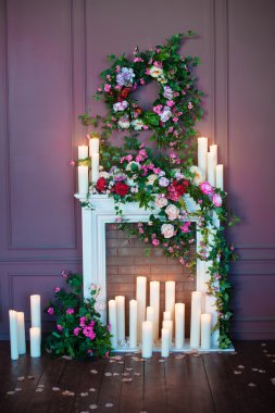 Spa tuz çiçek ve mum masada