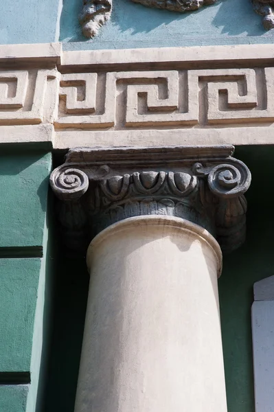 Архітектурний візерунок старої стіни з колоною — стокове фото