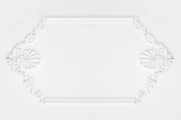 Αρχιτεκτονικά πολυτελές ντιζάιν λευκό τοίχο με χυτά — Φωτογραφία Αρχείου