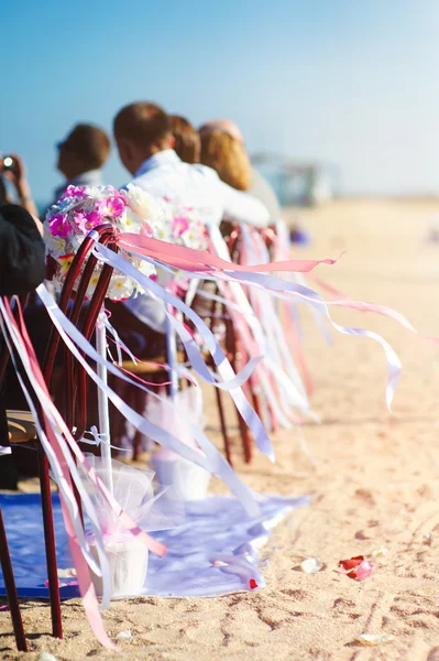 Beautiful decor at a wedding ceremony on the beach — Stock Photo, Image