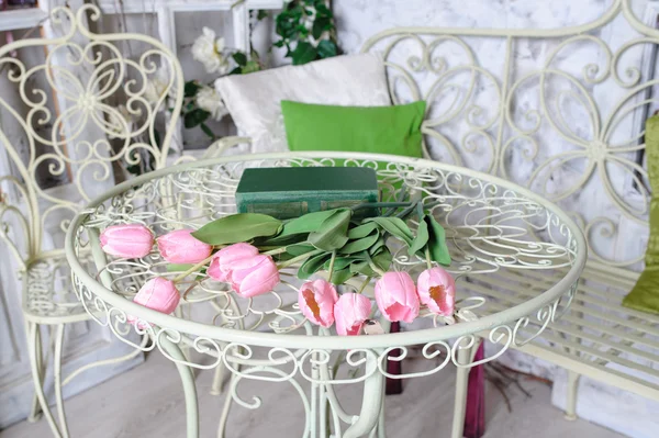 Pink tulips and book lying on metal table vintage — Stock Photo, Image