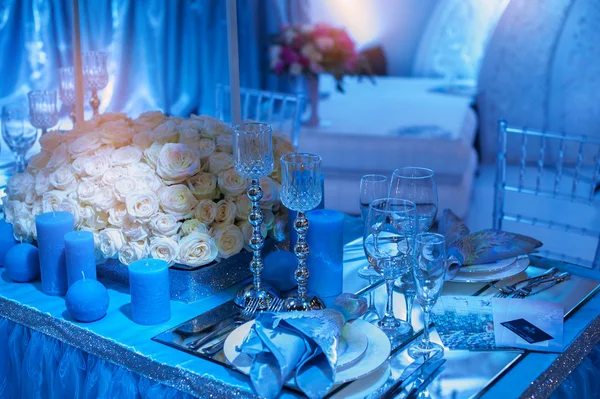 Boda decoración de flores para ceremonia en tonos azules — Foto de Stock