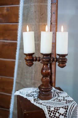 Masada mumlarla Retro ahşap şamdan