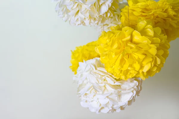 Yellow and white paper pompons place for text — Stock Photo, Image