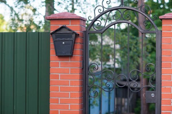 Old mailbox fixed to the brick fence — Stock Photo, Image