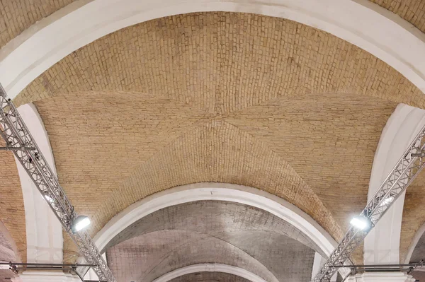 Brick lancet arch ceiling in the fortress — Stock Photo, Image