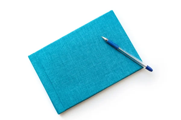 Caneta e caderno turquesa sobre um fundo branco — Fotografia de Stock