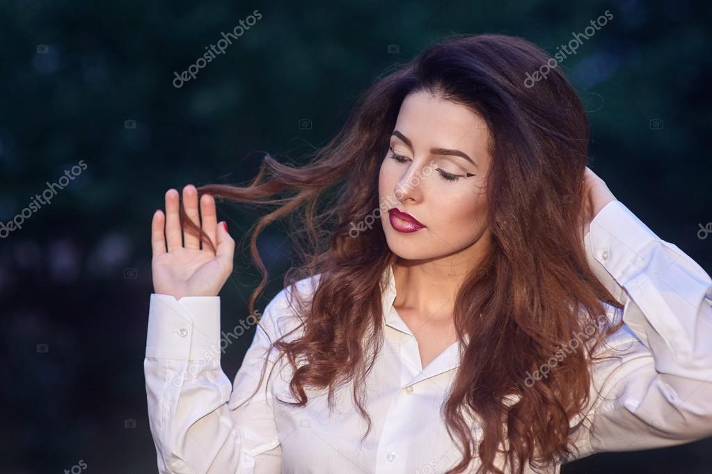 foto-v-kozhe-bryunetka-kalugi-shimeyli-porno