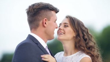 güzel gelin ve yakışıklı damat birbirimizi kadar yakın