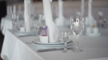 güzel bir düğün yemeği için tablo restoranda servis