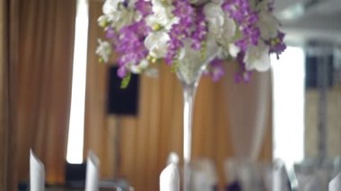 güzel bir düğün yemeği için tablo restoranda servis