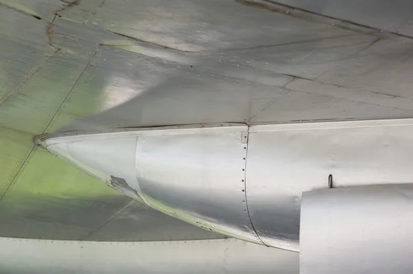 Fuselagem de alumínio e rebites no avião velho — Fotografia de Stock