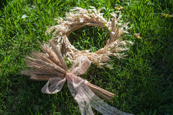 Wreath and a bouquet ears of wheat — Stock Photo, Image