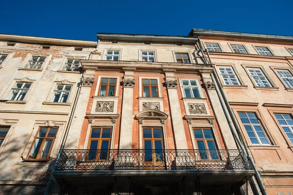 sokakta windows ile eski tarihi bina