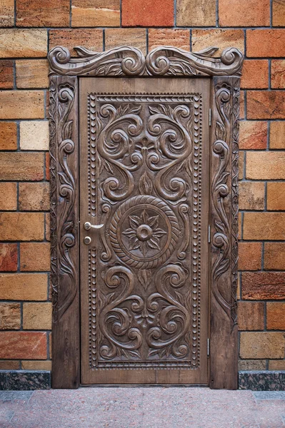 Vintage oude houten voordeur van huis — Stockfoto