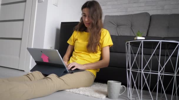 Young businesswoman browsing internet on notebook at work place. Portrait of business woman checking e-mail content online at home. female freelancer looking monitor at remote office — Stock Video