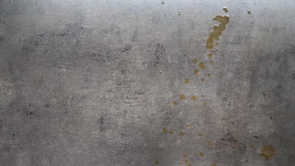 Brudne tło cementu z kroplami kawy. Grunge abstrakt z miejscem na tekst. Nagrania wideo HD ruchu — Wideo stockowe