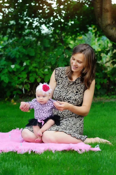 Concept de famille, d'enfant et de parentalité - exploitation mère heureuse et — Photo