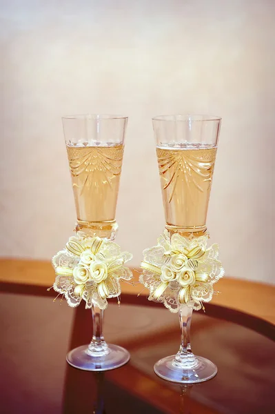 Δύο ποτήρια σαμπάνιας γάμου — Φωτογραφία Αρχείου