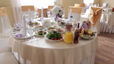 güzel düğün masa restoranda servis