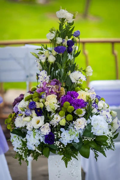 Grande buquê de composição de flores — Fotografia de Stock