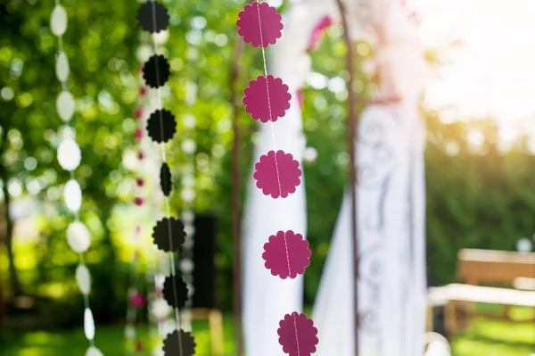 Wedding decorations garlands of paper — Stock Photo, Image