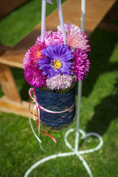 Fleurs de décoration de mariage à la cérémonie — Photo