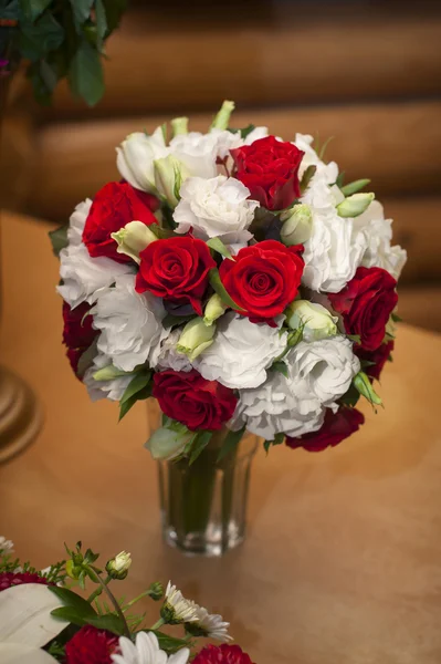 Bridal bouquet of white and red roses — Stock Photo, Image