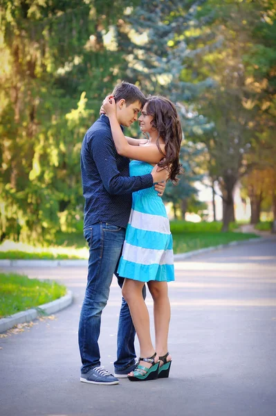 Portrait of young happy beautiful couple on nature — Stock Photo, Image