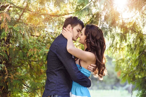 Young man kisses his beautiful girlfriend — Stock Photo, Image