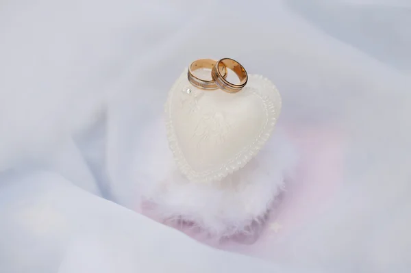 Wedding rings with wedding decoration — Stock Photo, Image