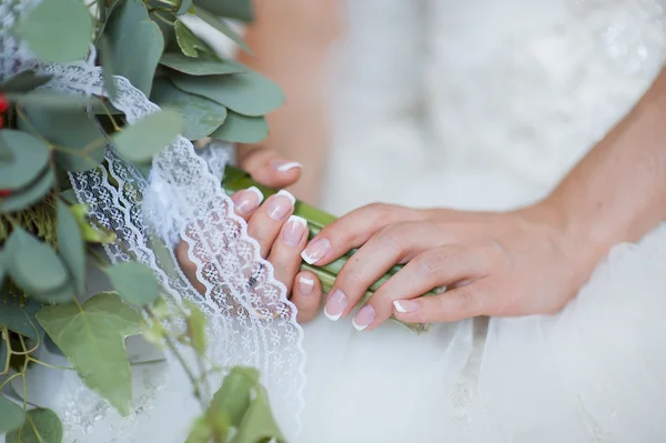 Hands of a bride, just married, a bridal bouquet is beside — Stock Photo, Image