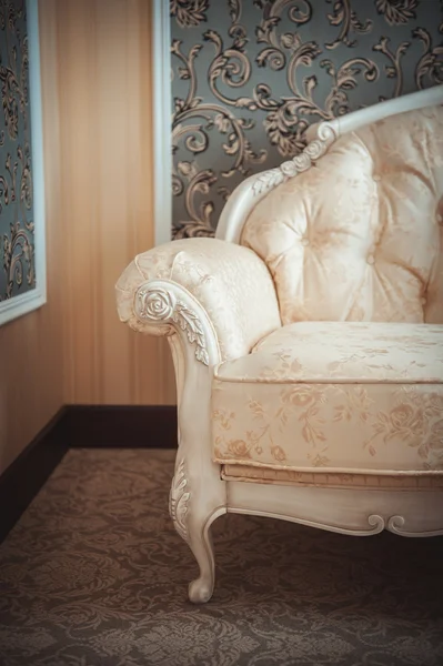 沙发上，经典的室内设计的一部分 — 图库照片