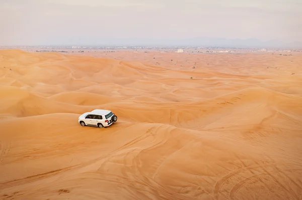 Jeep car in desert safaris, United Arab Emirates — Stock Photo, Image