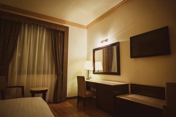 Розкішна сучасна спальня готелю — стокове фото