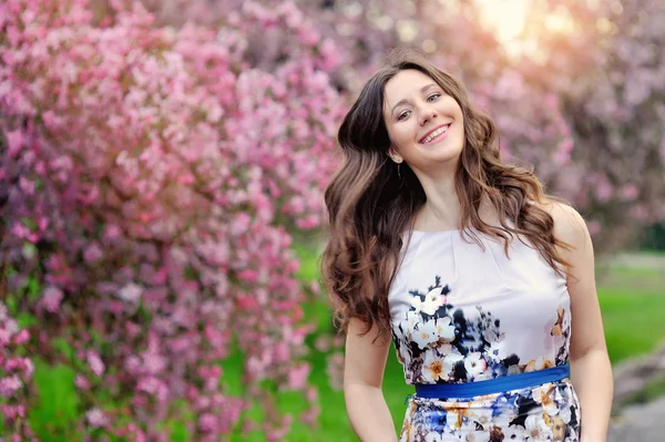 Beautiful Girl with Spring Flowers — Stock Photo, Image