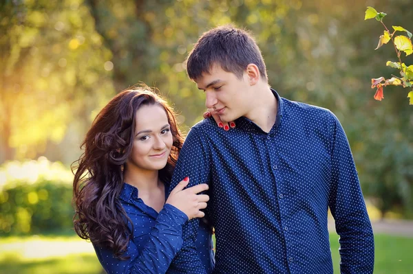 Close up portrait of happy teenage couple — Stock Photo, Image