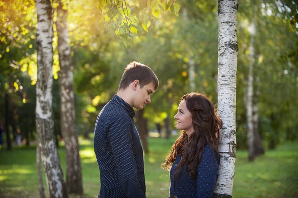 Man embraces girl on a walk in the autumn park — Stock Photo, Image