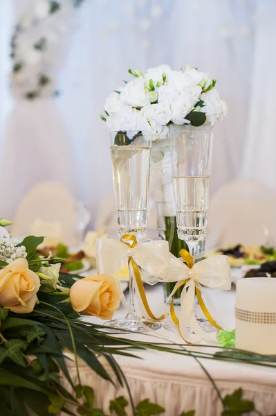 Lunettes mariée et marié au mariage — Photo