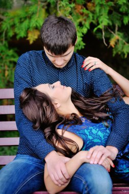 iki arada aşk içinde 