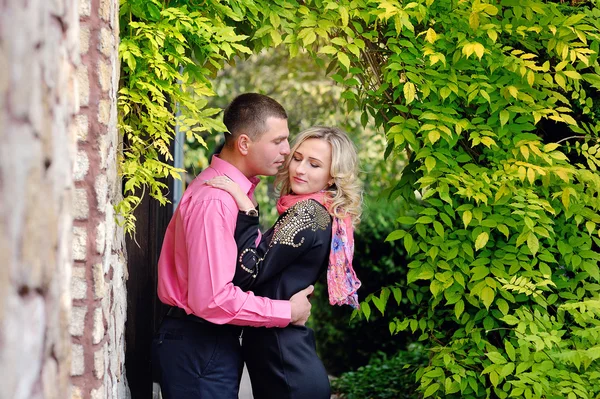 A happy young couple that is about to kiss. — Stock Photo, Image