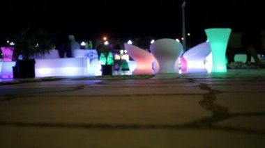 Işıklı kandilleri kafe gece görünümü