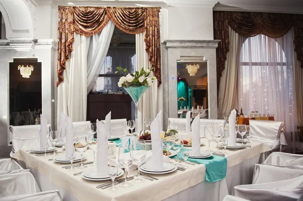 Mesa de banquete de luxo no restaurante — Fotografia de Stock
