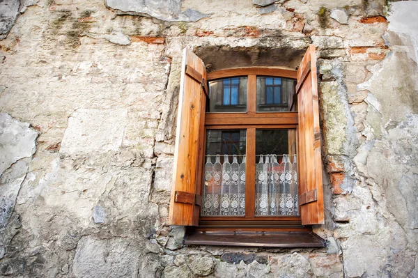 Altes Holzfenster — Stockfoto