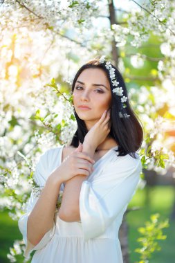 park springin içinde güzel esmer