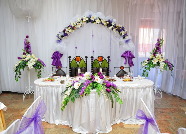 Mariage table décoration mariée et marié — Photo