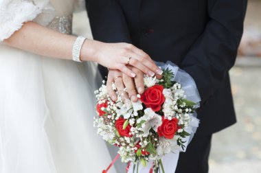 Gelin ve Damat Düğün buket gül yüzük ile
