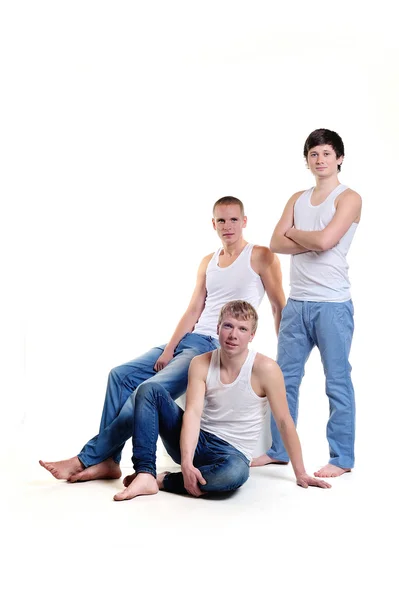 在工作室中的白色背景上的三名男子 — 图库照片