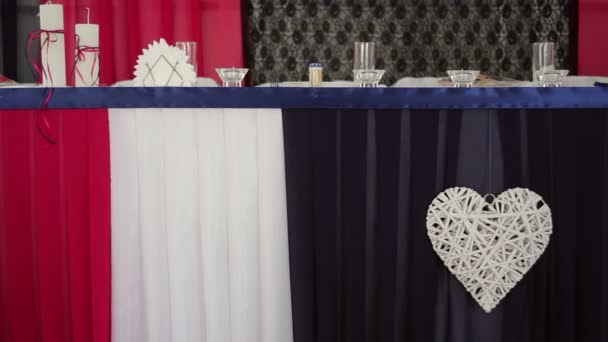 Table de mariée de mariée décorée et servie — Video