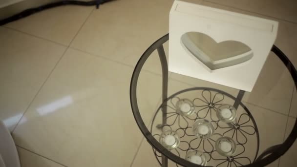 Красивий весільний декор на столі — стокове відео
